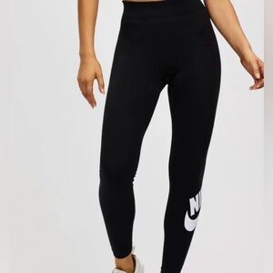 Nike essential high waist leggings, ladies size XL worn once